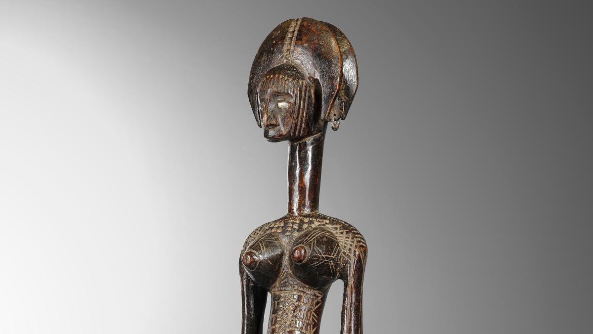 Bambara statue from Mali, h. 49.5 cm/19.5 in. Charles-Westley Hourdé Gallery.Photo:... Parcours des Mondes Celebrates Its 20th Anniversary in Paris