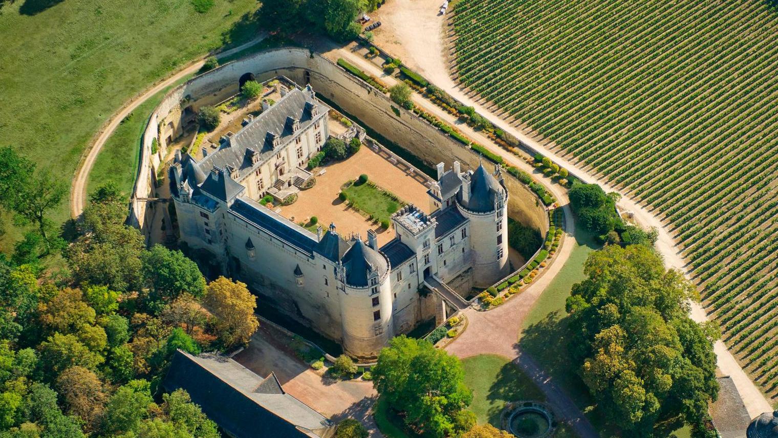 © Château de Brézé Brézé, deux châteaux en un