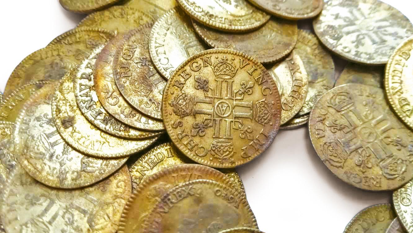 The trove when it was found.Total estimate: €250,000/300,000. The coins will be sold... A Treasure of Gold Coins Found in Brittany
