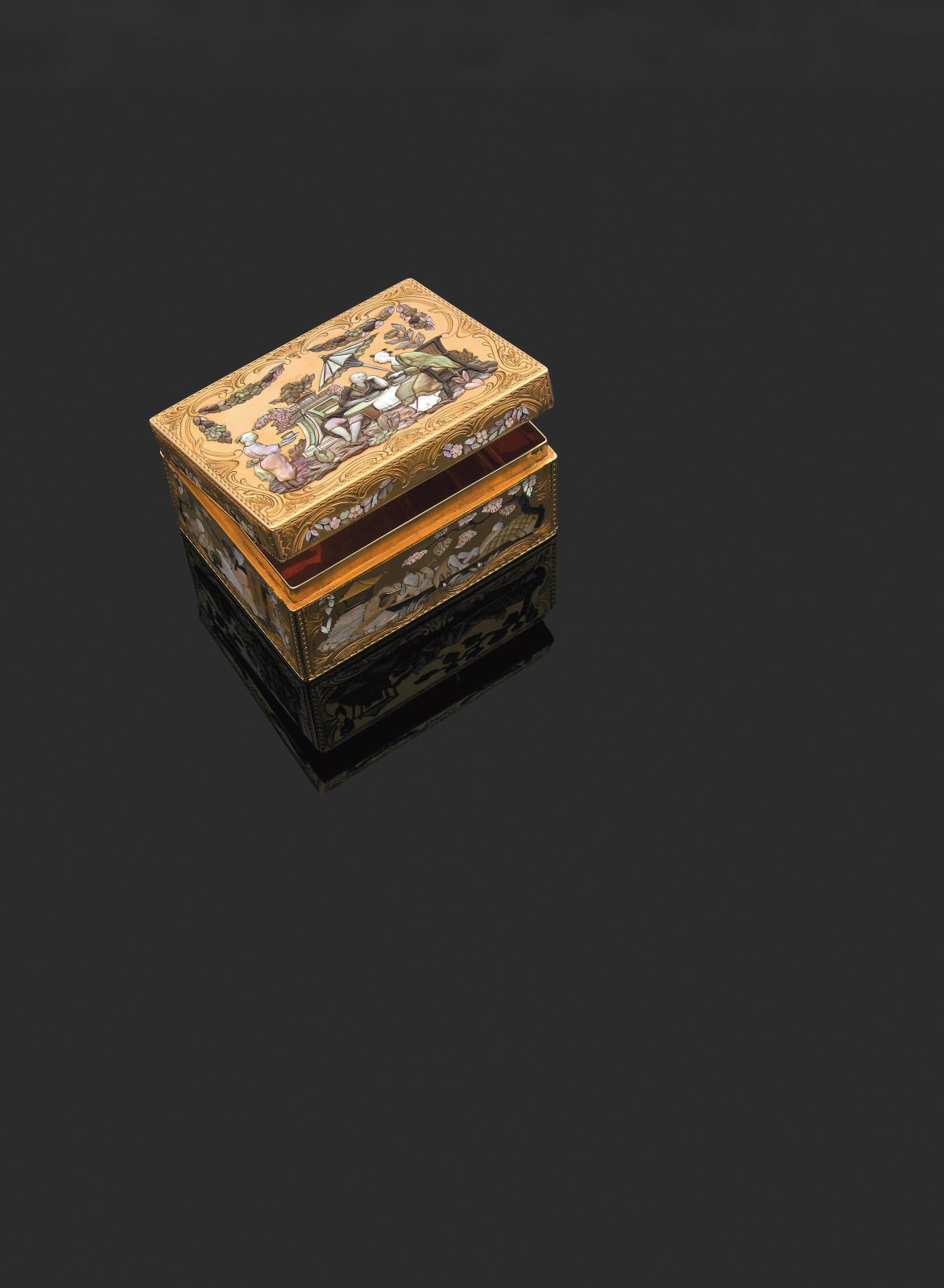 This Precious Snuffbox Is Nothing to Sneeze At