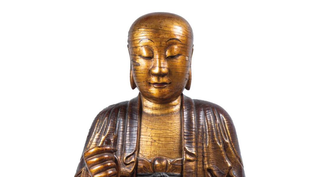 Chine, période Yuan (1279-1368). Luohan en bois doré et laqué rouge et noir ; au... L’illumination parfaite du bouddhisme