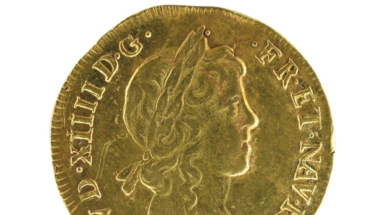 Époque Louis XIV. Double louis à la mèche longue, 1646 P Dijon. Estimation : 10 000/15 000 €... Des louis d’or en pagaille