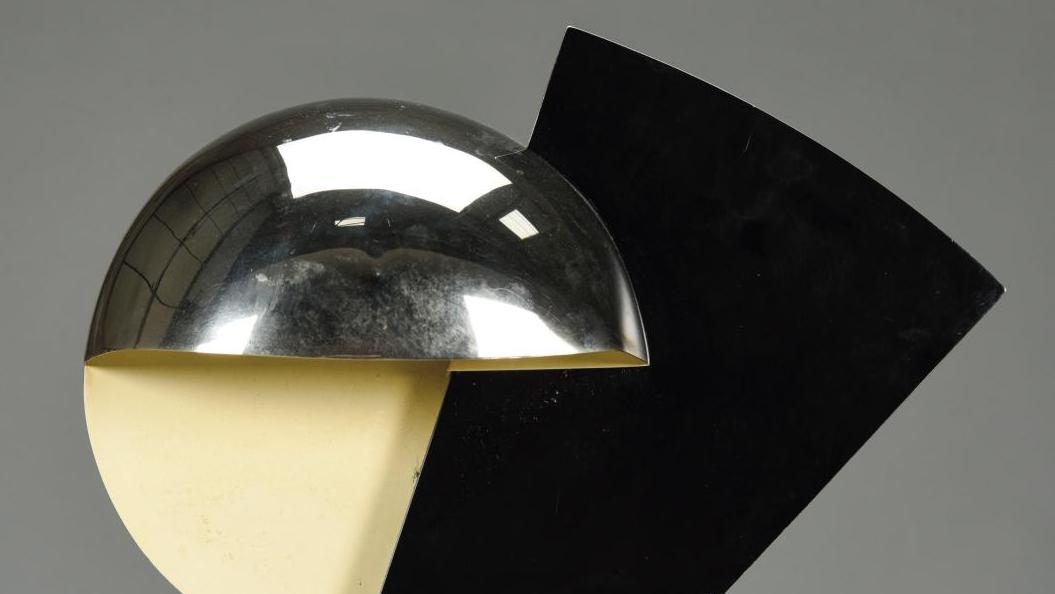 Serge Manzon (1930-1998), lampe Éclair à réflecteur semi-sphérique en métal chromé,... Serge Manzon pour Pierre Cardin