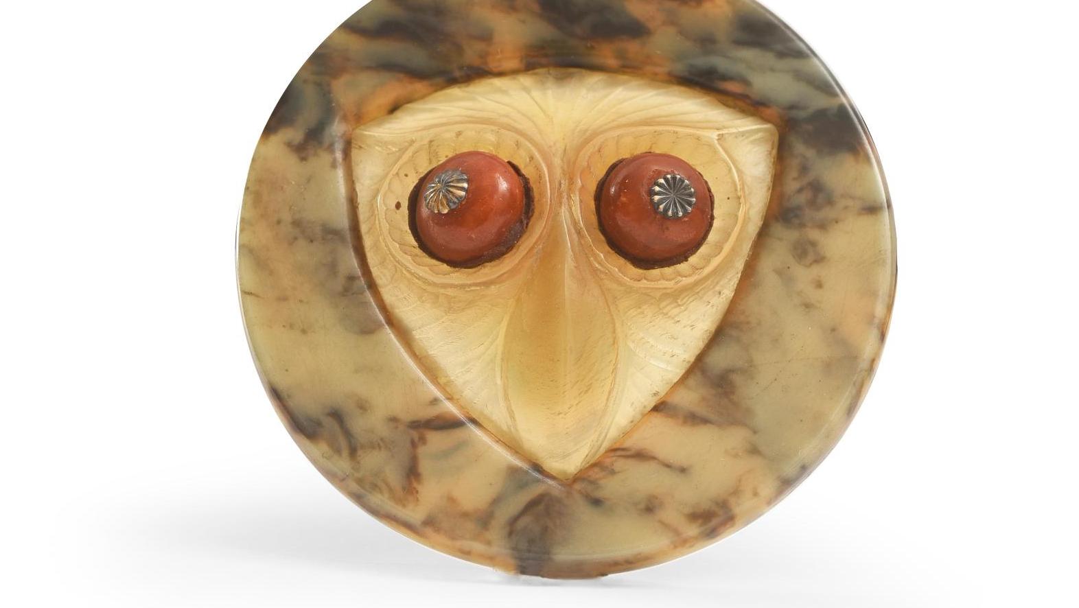 Henri Hamm (1871-1961), «Owl» button in engraved horn and galalith, 1920s, 5.5 cm.... Button Hunting