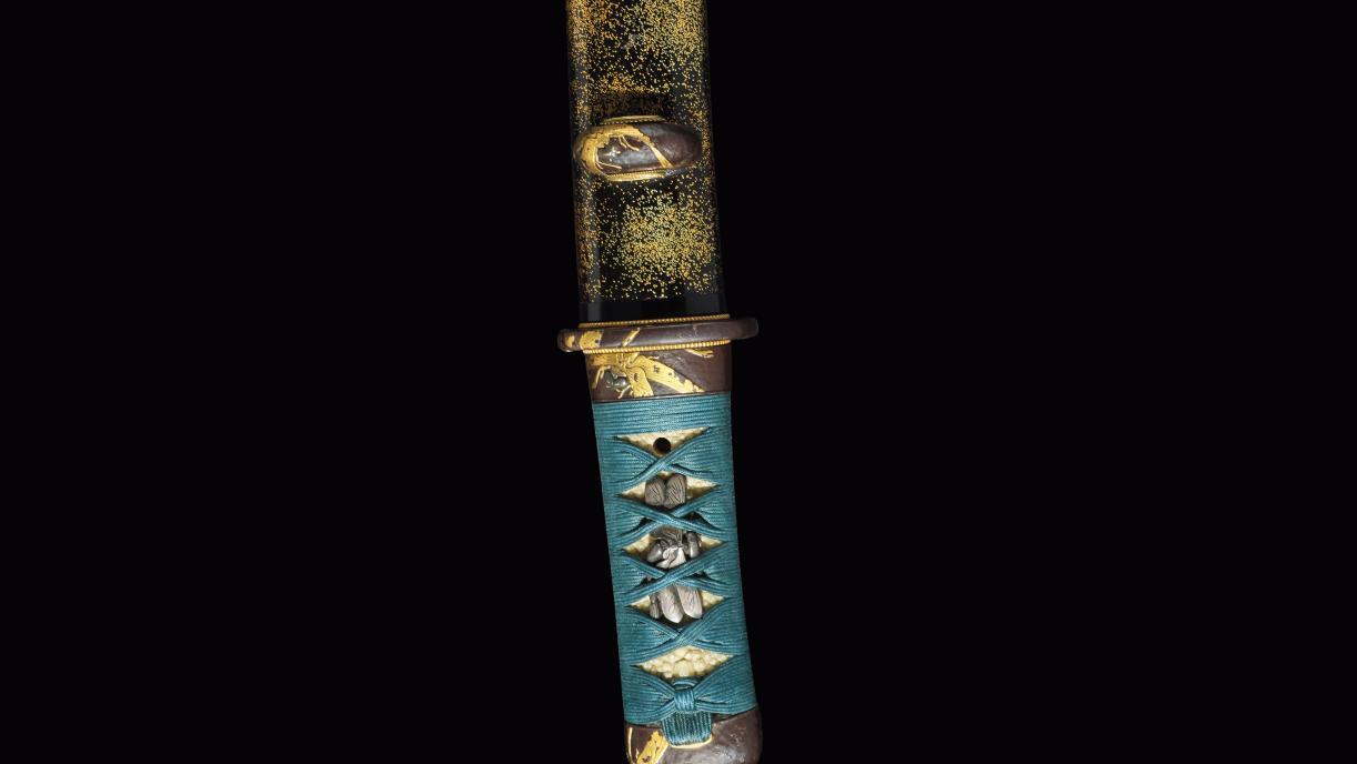 Koto tanto époque Muromashi, signé Kanekishi à décor de libellules, tsuba en fer... Les aciers japonais bien trempés d'une collection