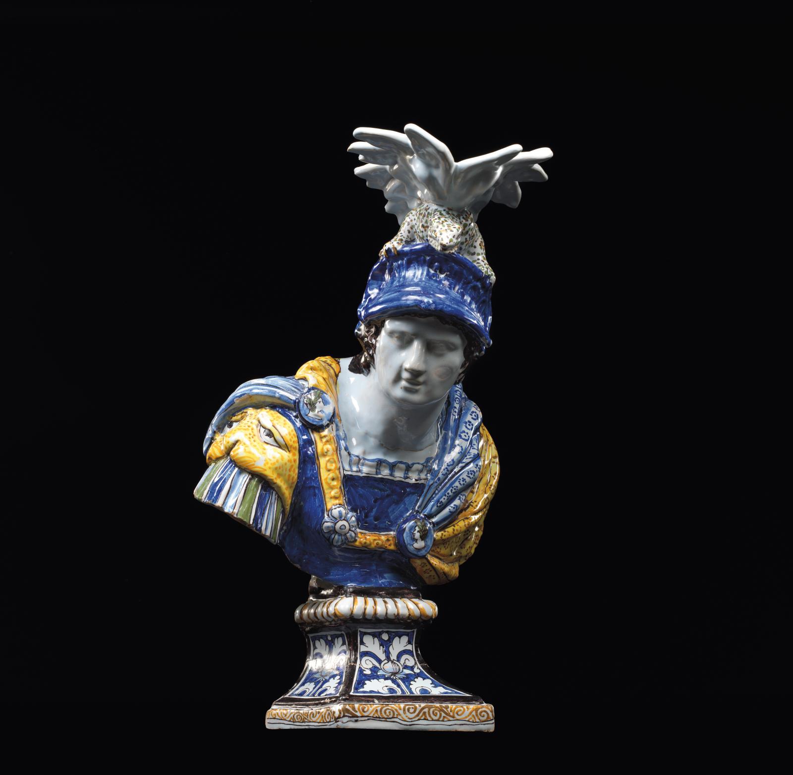 Un buste de guerrier préempté par le musée de la Céramique 