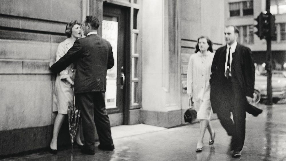Vivian Maier, New York, 31 octobre 1954, tirage argentique, 2012. © Estate of Vivian... Vivian Maier