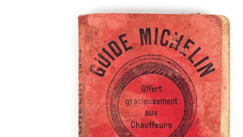 Guide Michelin, édition de 1900, reliure en percaline rouge. Adjugé : 11 193 € Sur le chemin des étoiles