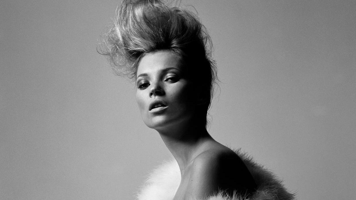 David Sims, Kate Moss en boléro Gucci (Kate Moss in a Gucci Bolero, directed by Joe... The Palais Galliera in Paris Recounts the Adventure of French Vogue 