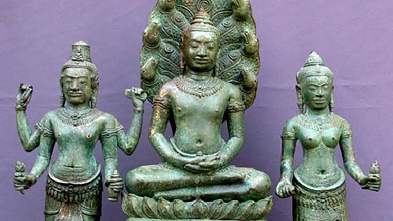 © Triade bouddhique du Muse?e national du Cambodge Les cloches du Cambodge