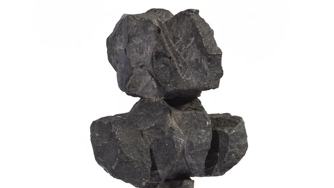 Eugène Dodeigne (1923-2015), Femme, 1960, sculpture en pierre de Soignies en trois... L’âge de pierre d’Eugène Dodeigne
