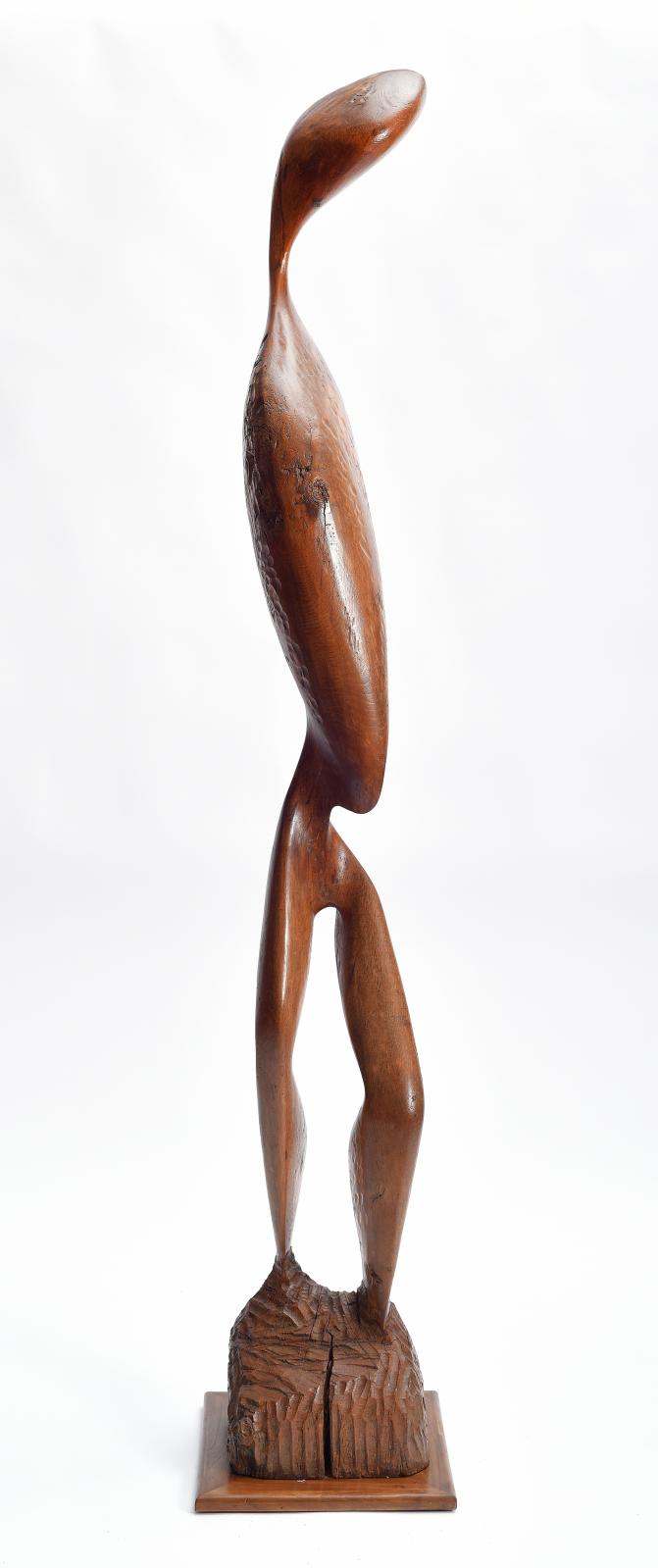 Eugène Dodeigne (1923-2015), L’Homme qui marche, 1953, bois sculpté, 210 x 30 x 30 cm. Adjugé : 50 800 € 