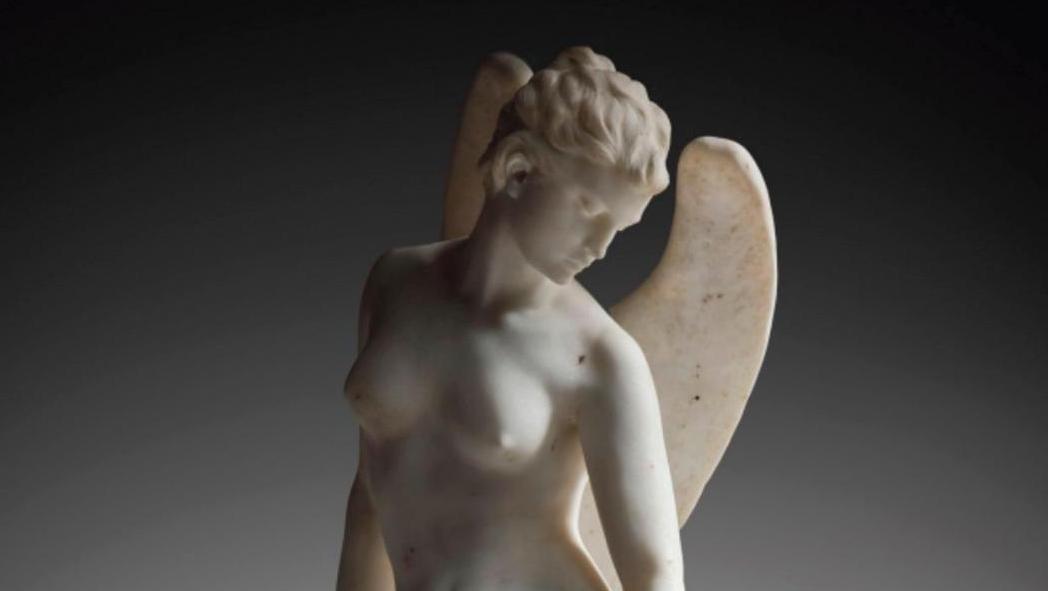 Alfred Boucher (1850-1934), Hirondelle blessée, marbre blanc, h. 71 cm. Adjugé :... Délicate hirondelle blessée d'Alfred Boucher