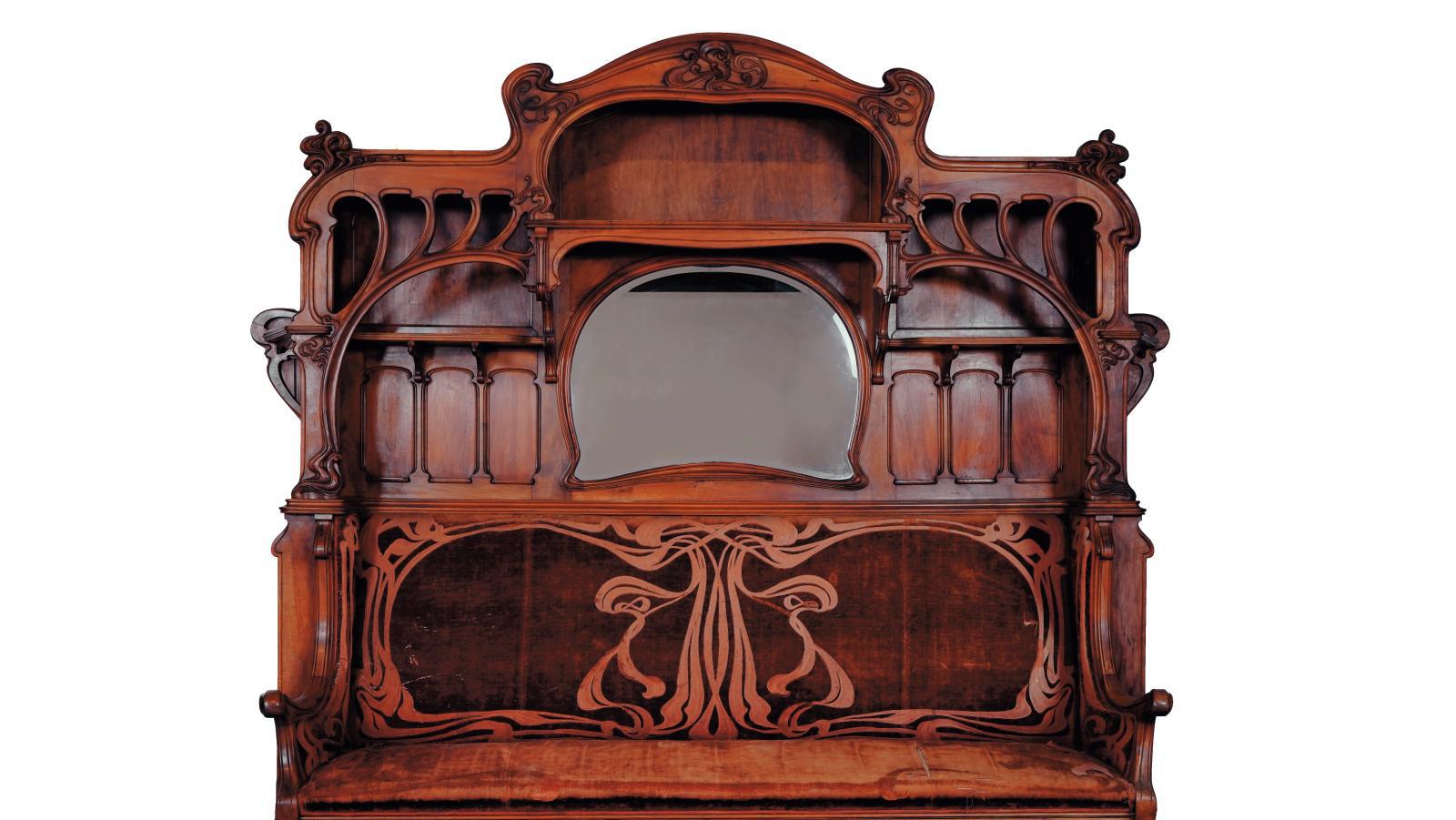 Eugène Gaillard (1862-1932). Art Nouveau bench in veined, molded and carved walnut,... Eugène Gaillard, Samuel Bing and Émile Gérard: An Art Nouveau Trio for the 1900 Exhibition