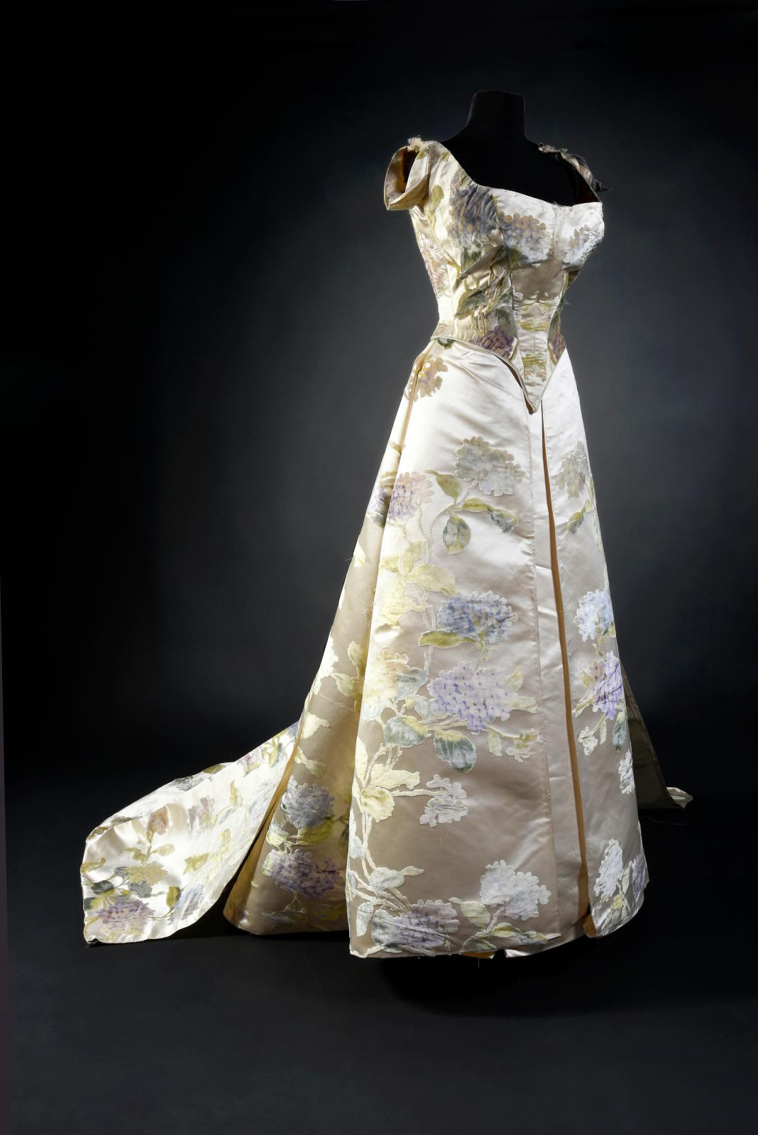 An Invitation to the Ball with Magnificent Evening Gowns by Worth