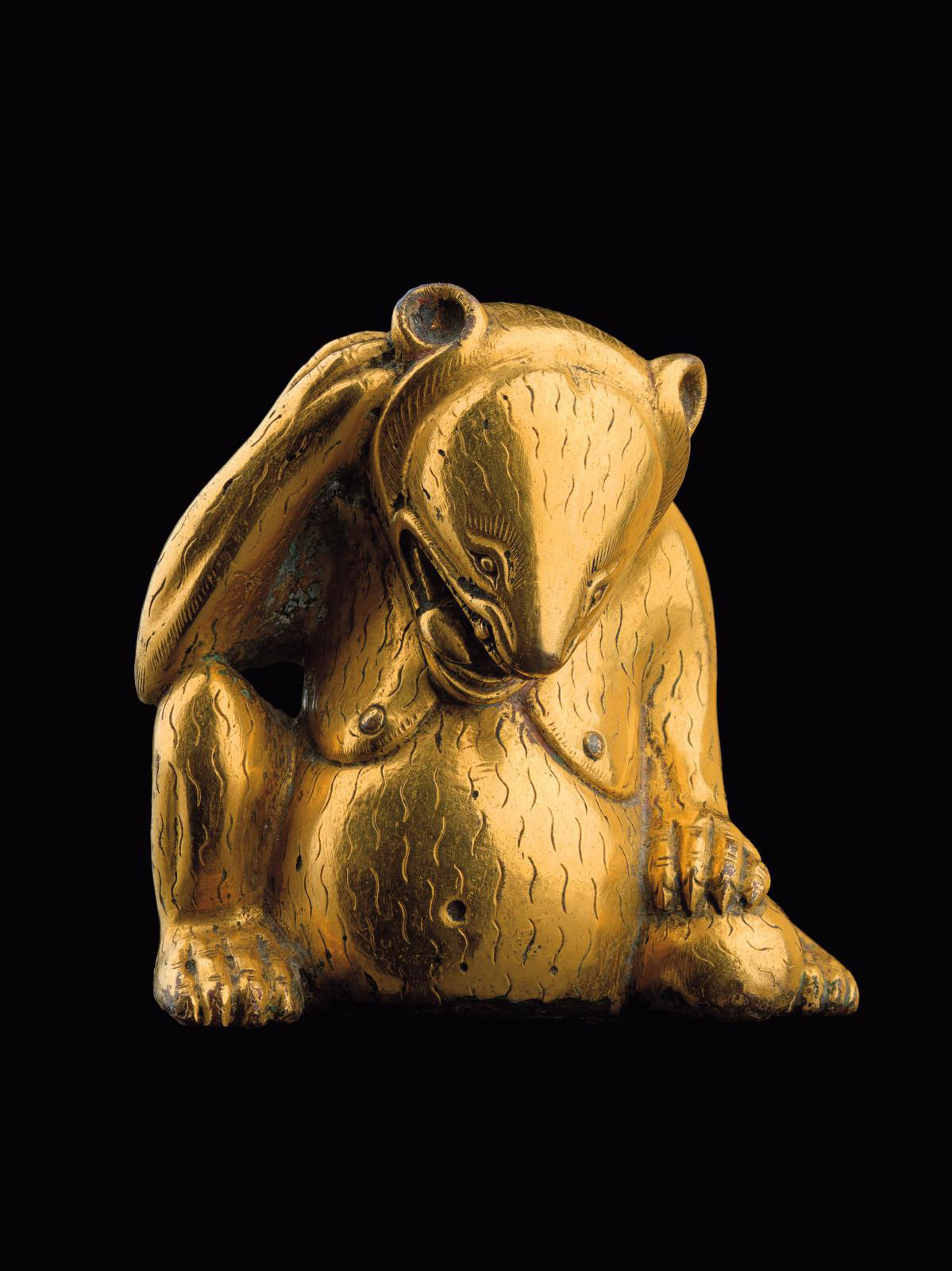 Gilt bronze bear. China, Western Han Dynasty, 206 BC-23 AD.Photo: Todd-White Art Photography - Al Thani Collection - All rights reserved