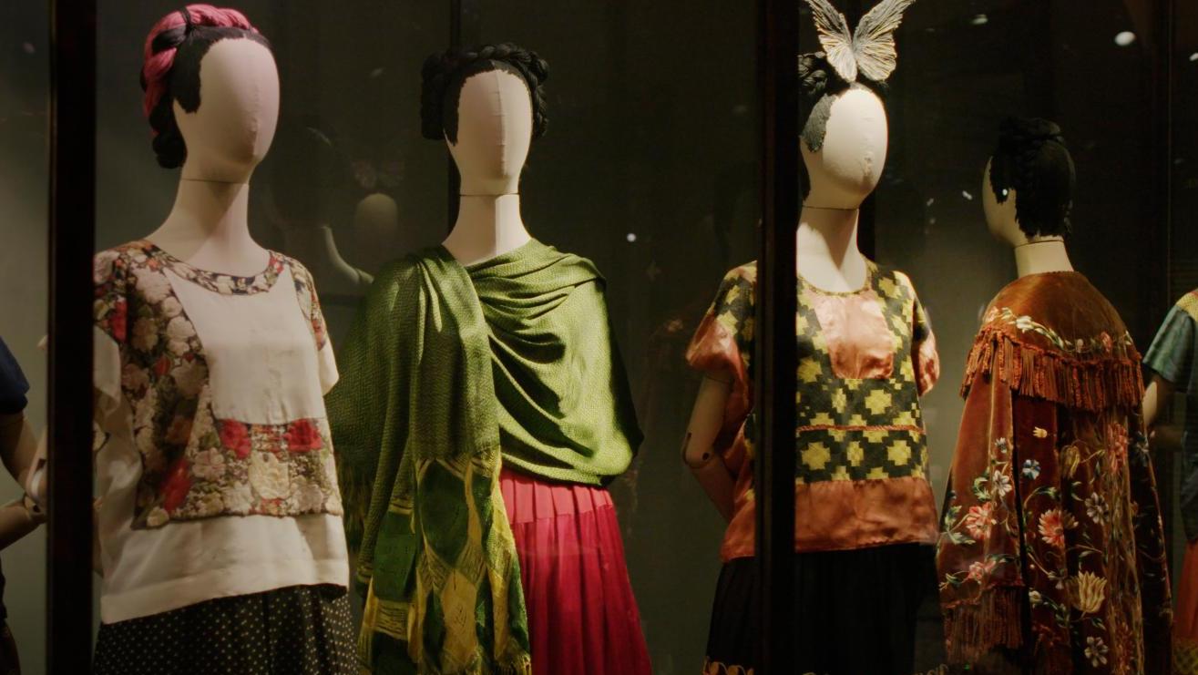Les tenues traditionnelles des femmes tehuana permettaient à Frida Kahlo d’être à... Cinéma : Frida Kahlo à nouveau sur les écrans