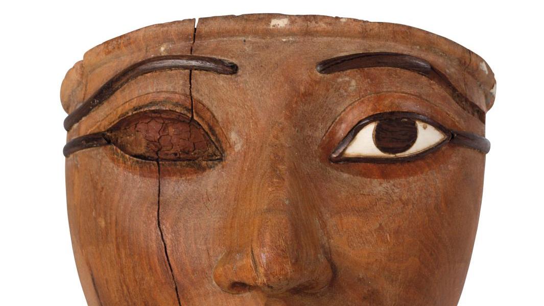 Égypte, Nouvel Empire, XVIIIe-XXe dynastie (1550-1069 av. J.-C.), masque de sarcophage... Un masque de sarcophage égyptien.