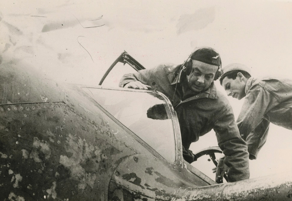 Dernière mission d’Antoine de Saint-Exupéry, 31 juillet 1944, photographe de l'Armée, tirage argentique, 13 x 18 cm. Ader OVV, Paris, 25 m