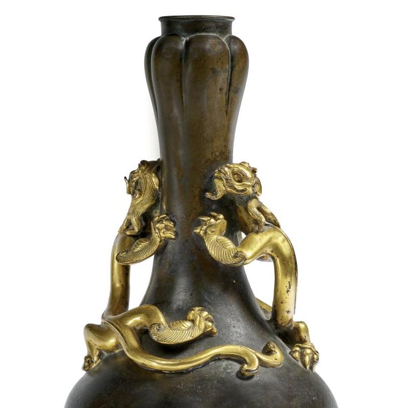 Vase en bronze de la fin de l’époque Ming 