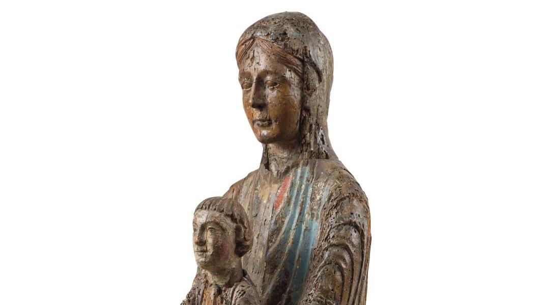 Auvergne, fin du XIIe siècle. Vierge à l’Enfant dite Sedes sapientiæ en noyer sculpté... hiératique Vierge auvergnate