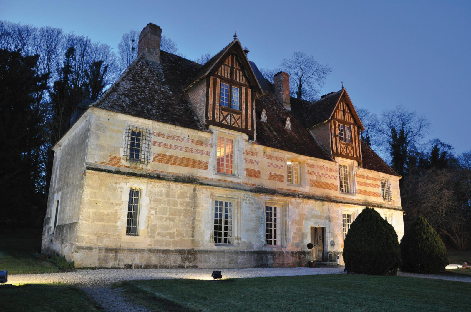 The Saint-Hippolyte du Bout des Près manor (Calvados) won an economic impact award for keeping the local farm cooperative open.© Origenplu