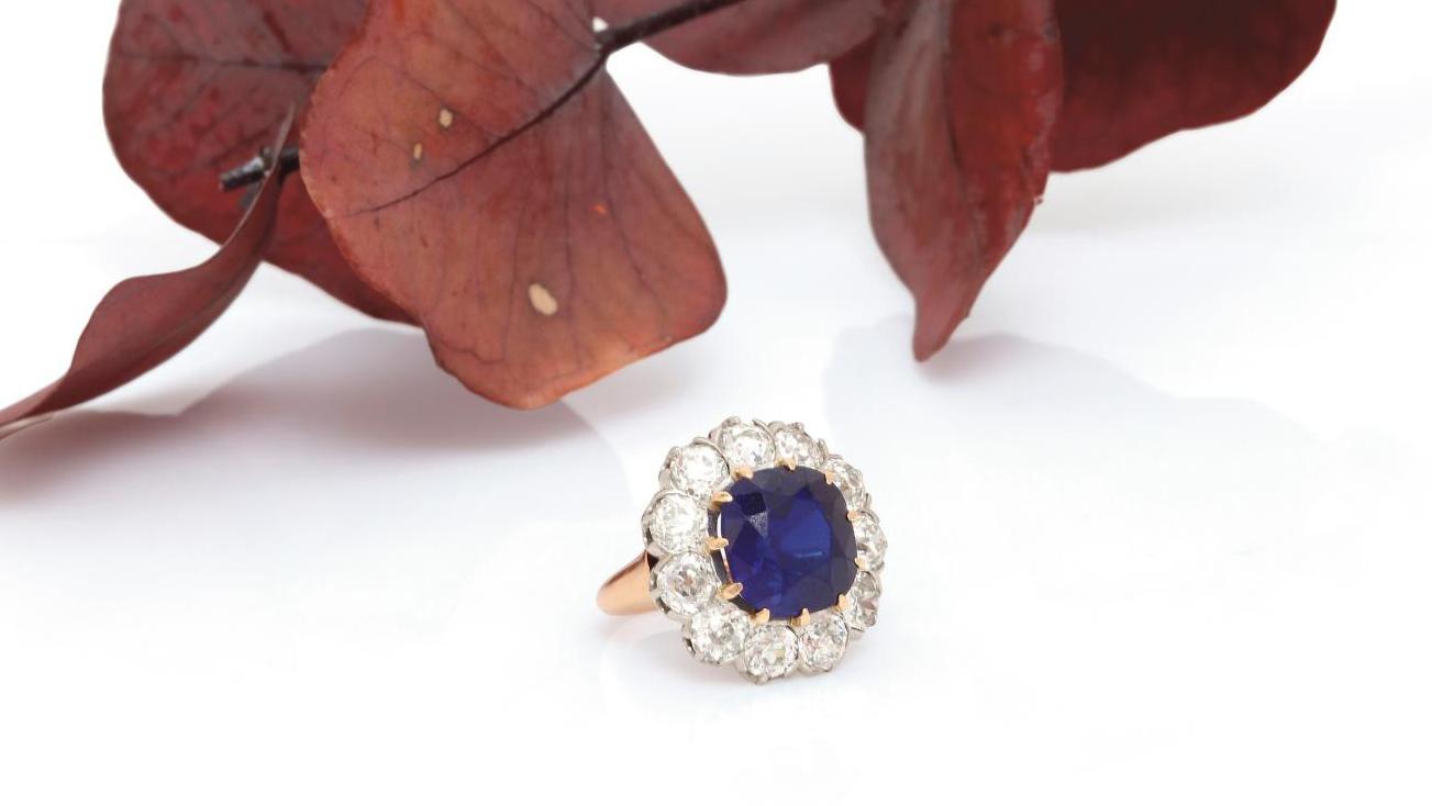18 ct white gold Pompadour ring set with a cushion-cut Kashmir sapphire of 8.29 ct,... A Vivid Blue Sapphire Straight From Kashmir
