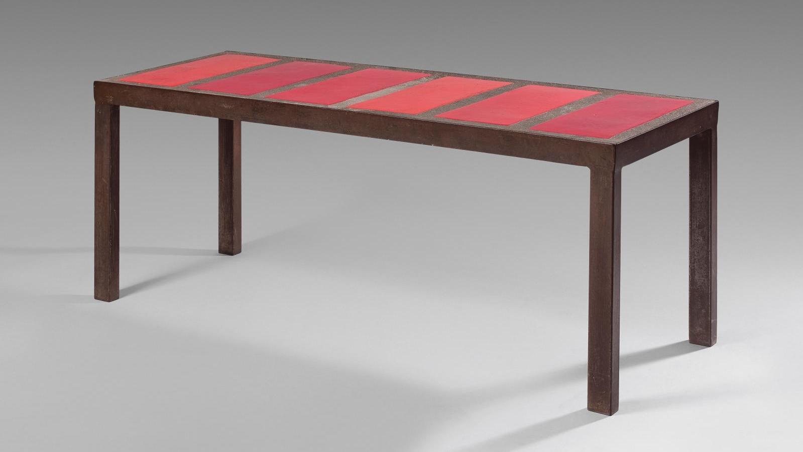 Georges Jouve (1910-1964), table basse rectangulaire à structure en métal, plateau... Le feu sacré de Georges Jouve