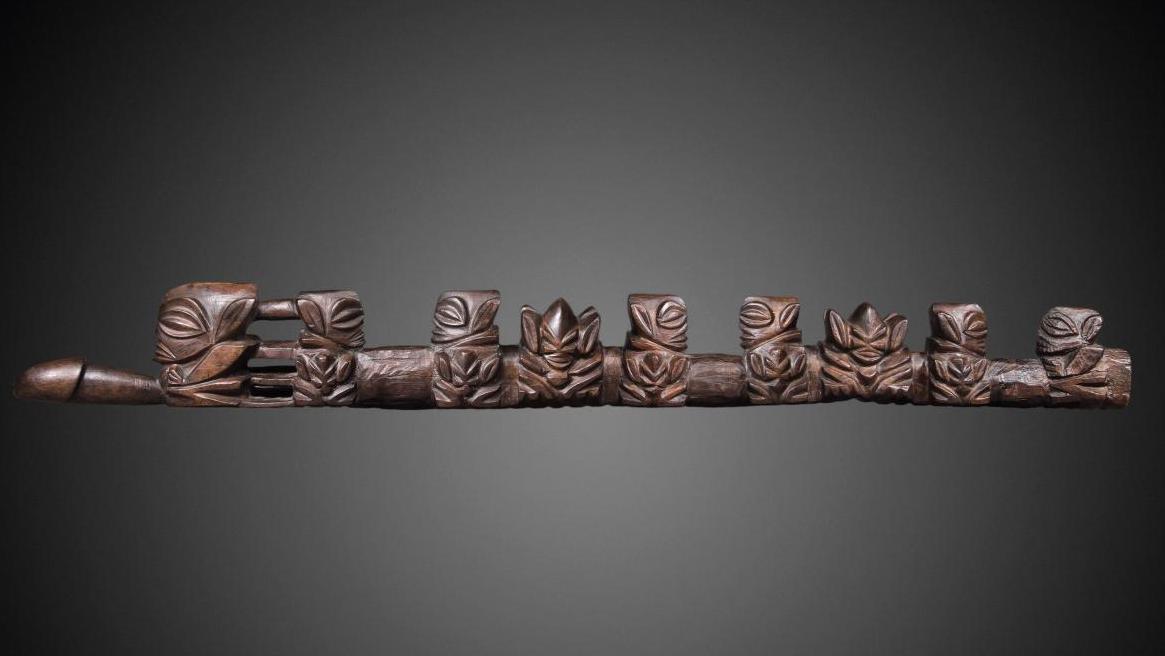 Rarotonga, îles Cook, XVIIIe siècle. «Dieu-bâton» atuarakau, bois de fer, 9,5 x 88,9 x 5,1 cm.... Bâton créateur et protecteur