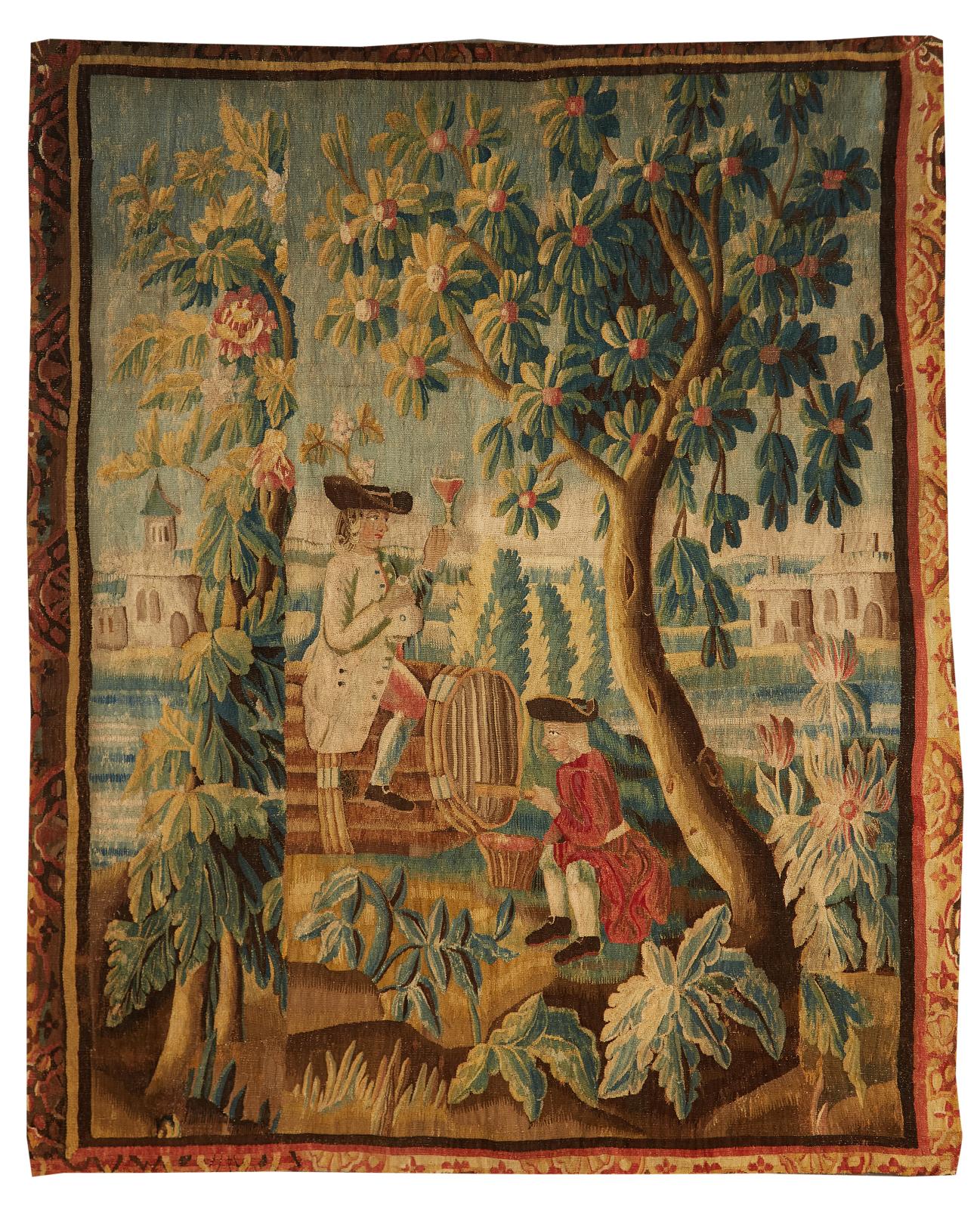 4 100 € XVIIIe siècle, Aubusson, tapisserie représentant deux hommes tirant le vin d’un tonneau ou allégoriede l’Automne, bordure simulant