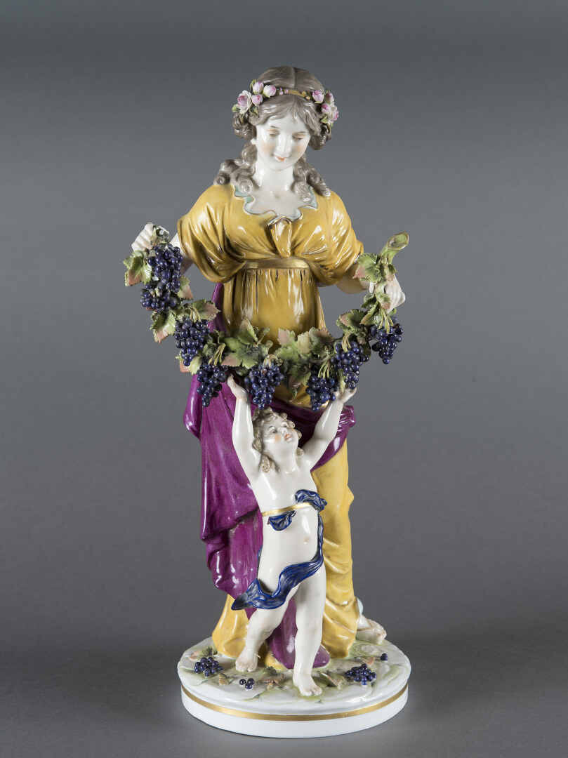 200 € Capodimonte, sculpture en porcelaine polychrome, Allégorie de l’Automne, h. 40 cm. Villefranche-sur-Saône, 10 juillet 2021. Richard 