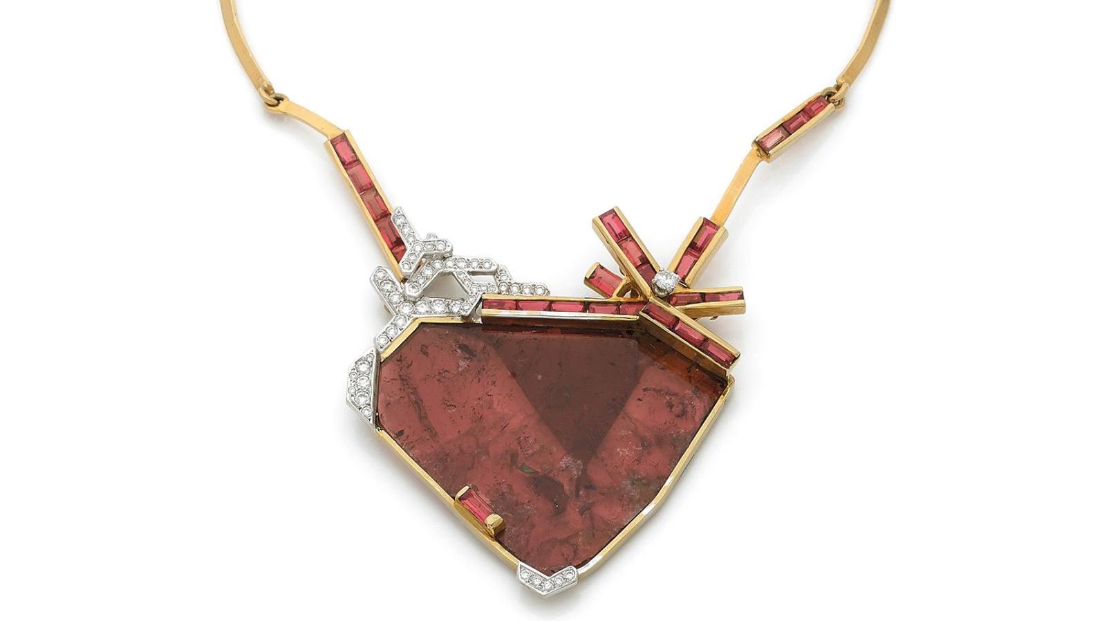  Un collier flamboyant de Jean Vendome
