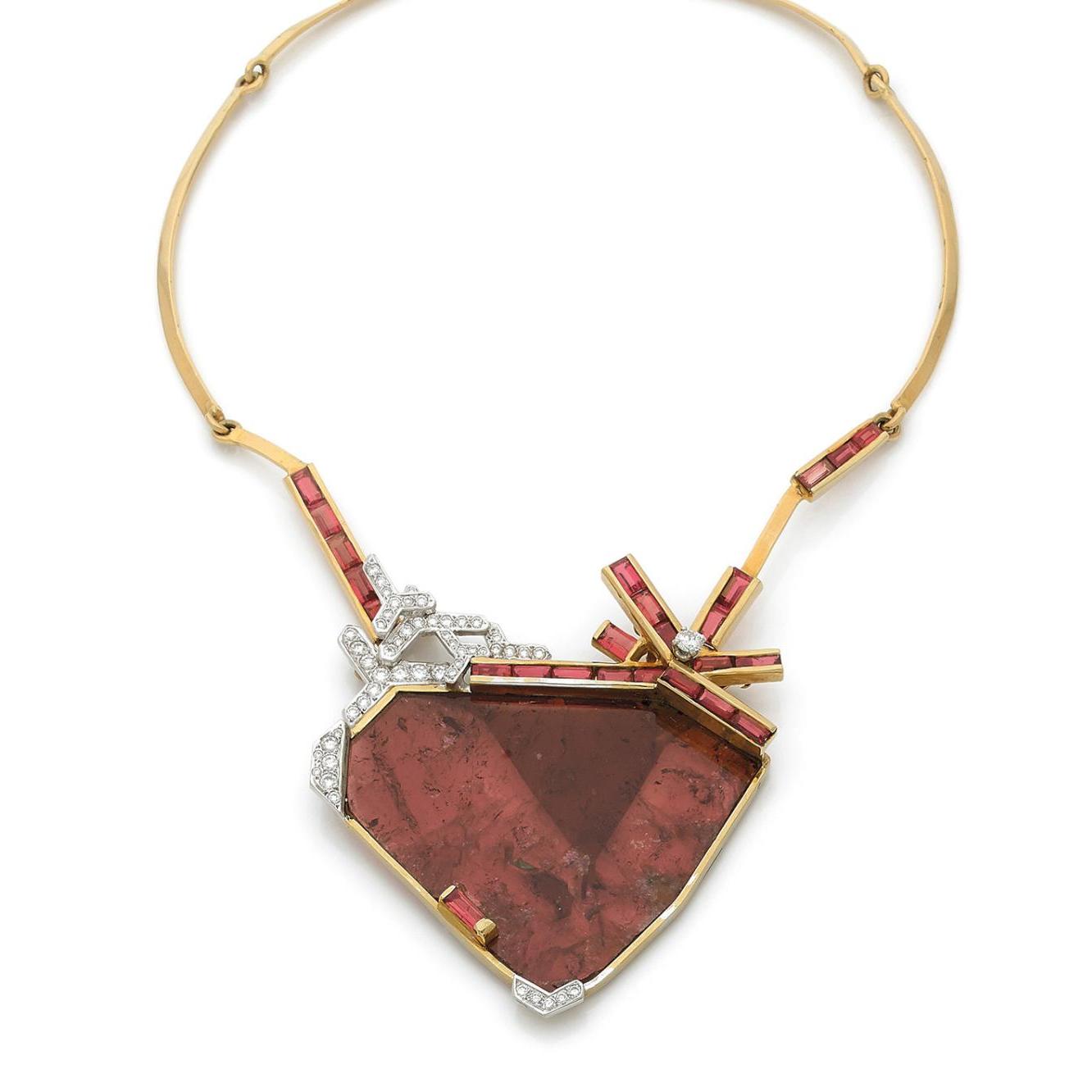 Un collier flamboyant de Jean Vendome