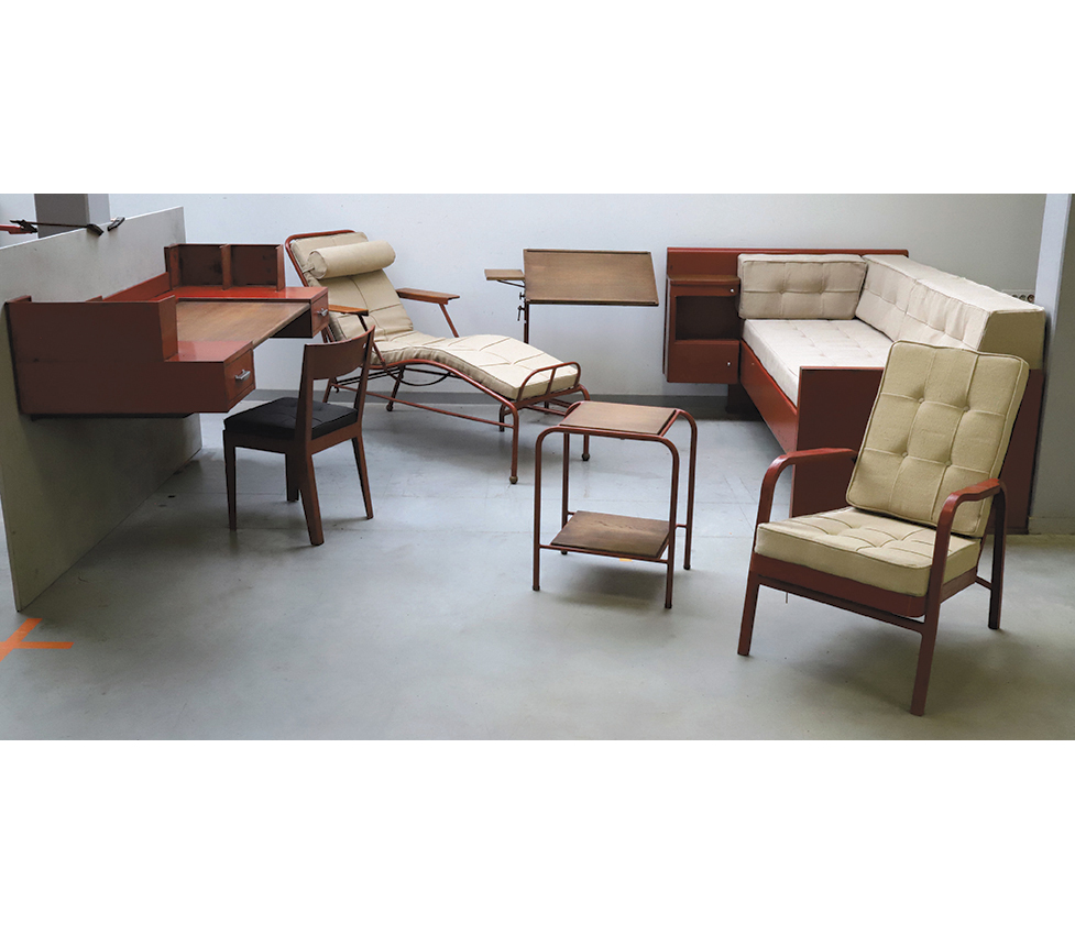 Jean Prouvé (1901-1984), mobilier de chambre dit « ensemble Martel-de-Janville », vers 1934-1935, comprenant une chaise de repos, une tabl