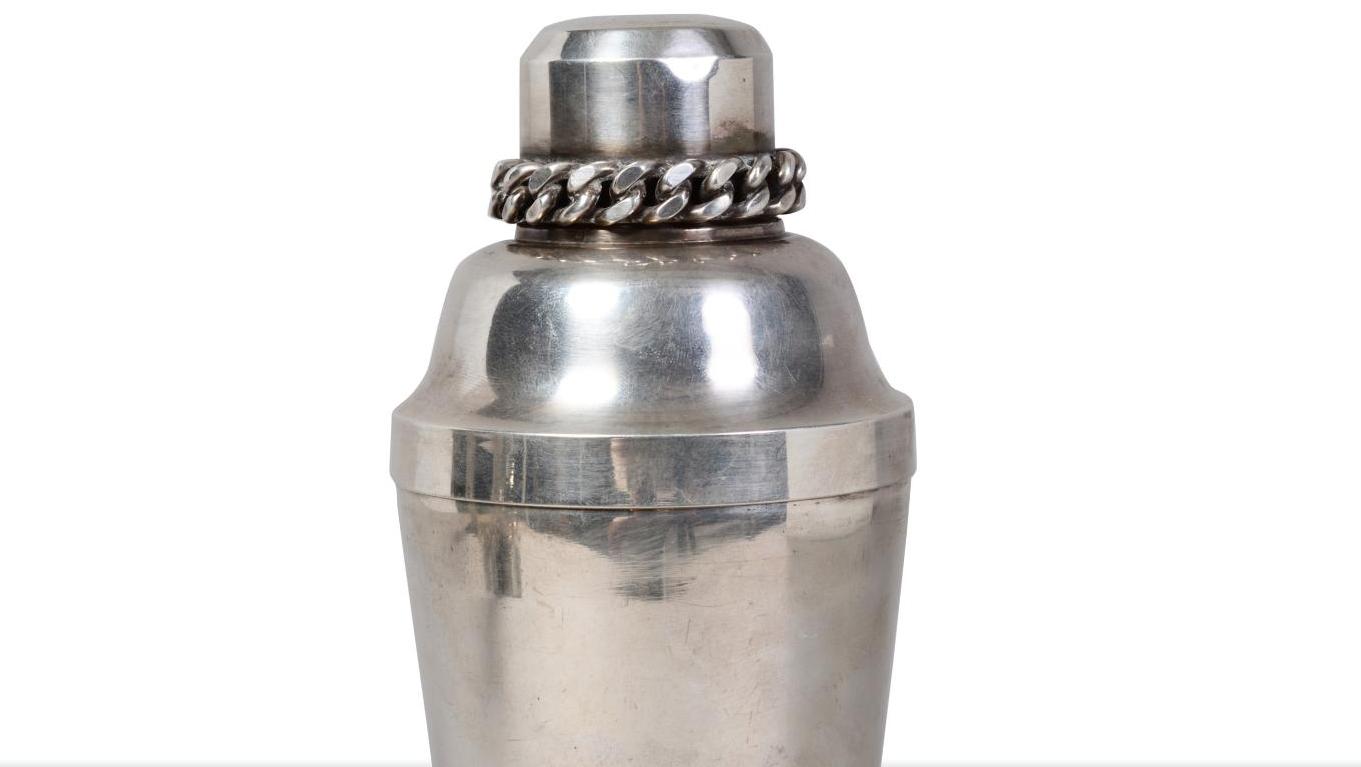 1 950 € Jean Després (1889-1980), shaker en métal argenté à décor d’une chaînette,... Cote : le shaker, secouez-le !