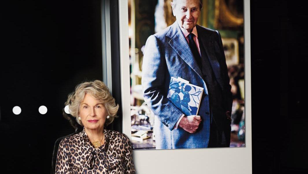 Isabelle d'Ornano devant une photo de son mari Hubert, décédé en 2015. Le couple... L’univers zeffirellien d’Isabelle d’Ornano, collectionneuse éclectique et créatrice d’ambiance