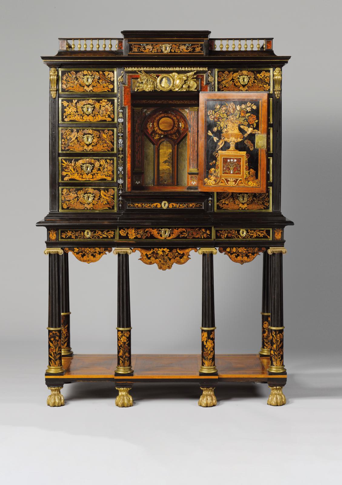 Attribué à Renaud Gaudron. (vers 1653-1727). Cabinet(état après la restauration de 1993), vers 1685, chêne, ébène, marqueterie de bois de 