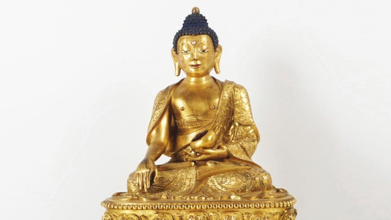 Tibet, période Kangxi (1661-1722). Statuette en bronze doré représentant Bouddha... Spiritualités d’Asie et d’Afrique