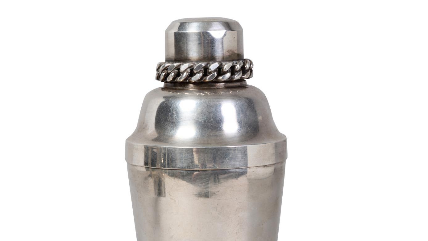 €1,950Jean Després (1889–1980), silver-plated metal shaker with chain decoration,... Art Price Index: The Cocktail Shaker from the United States to Europe