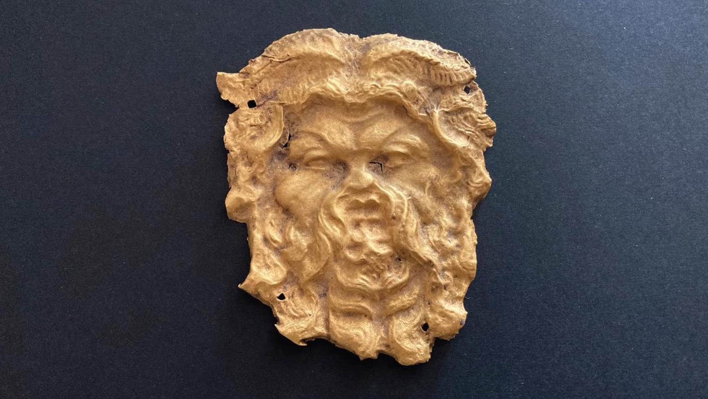   Un Silène en or du IVe-IIIe siècle av. J.-C.