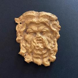 Un Silène en or du IVe-IIIe siècle av. J.-C.