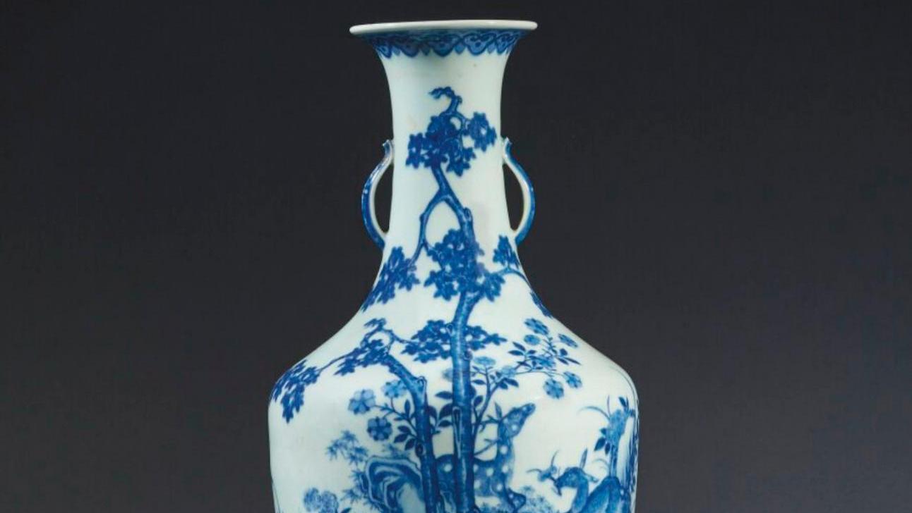 Chine, époque Daoguang (1821-1850). Vase en porcelaine à panse basse décoré en bleu... La longévité de la porcelaine Daoguang
