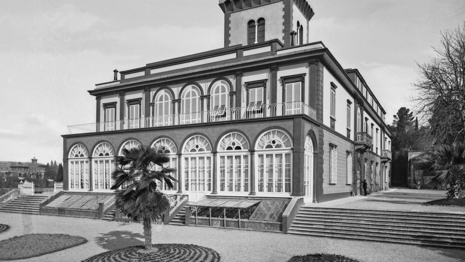 Fratelli Alinari, Villa Fabbricotti à Florence, 1894, négatif sur plaque de verre,... ­­La Fondation Alinari, un pari prodigieux