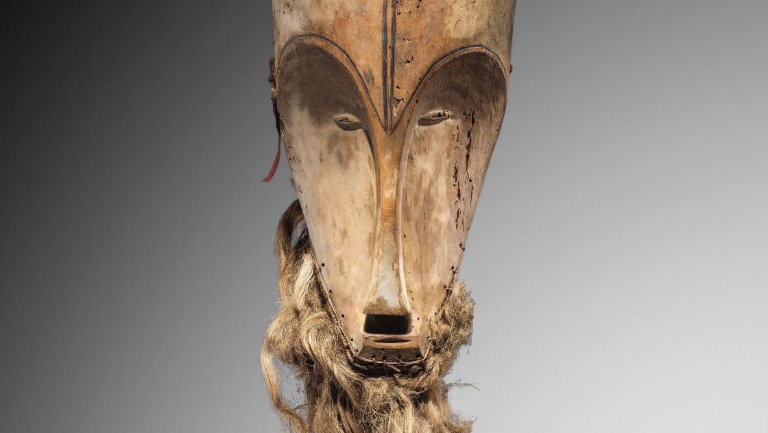 Gabon, fin du XIXe siècle. Masque de la société du Ngil, peuple fang, bois de fromager,... Un masque fang et la collection Tachard