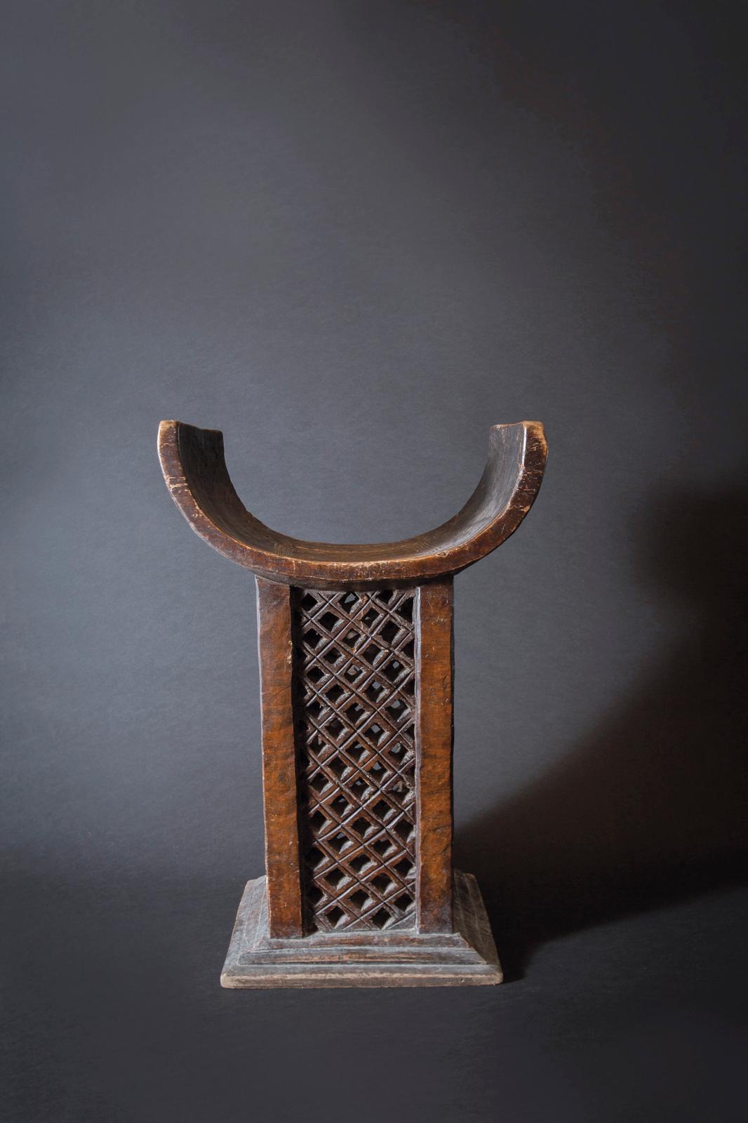 Royaume du Dahomey, Bénin. Siège fon en bois, h. 75 cm. Adjugé : 88 750 €