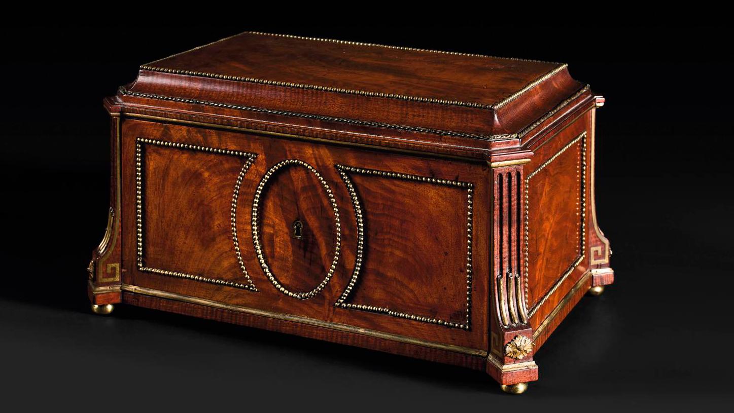 Guillaume Beneman (1750-1811), mahogany and mahogany veneer chest with a drop leaf... Louis XVI Chest: The Purity of Classicism 